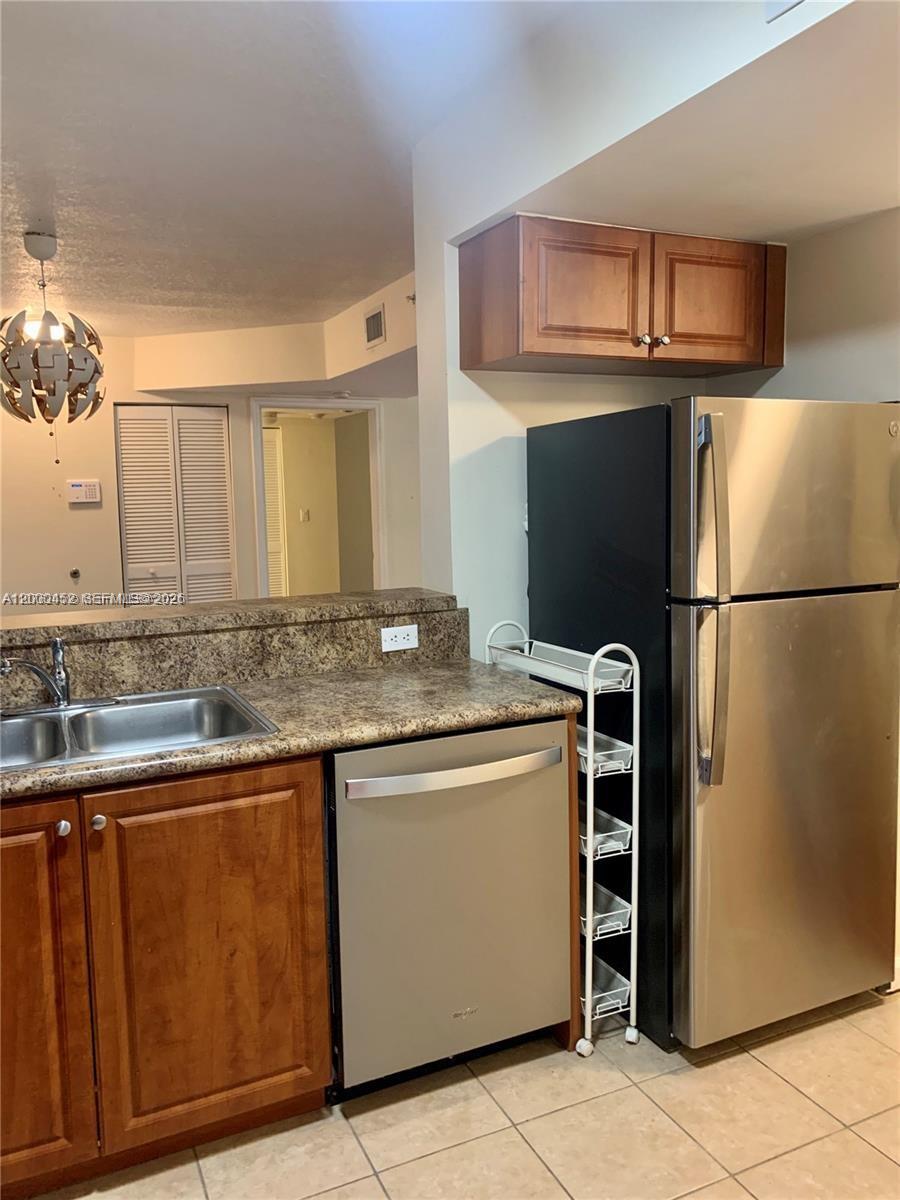 SHERIDAN BEACH CLUB CONDO - Residential Lease