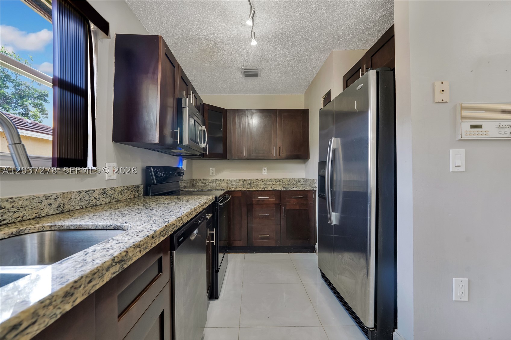 OAK CREEK - Residential