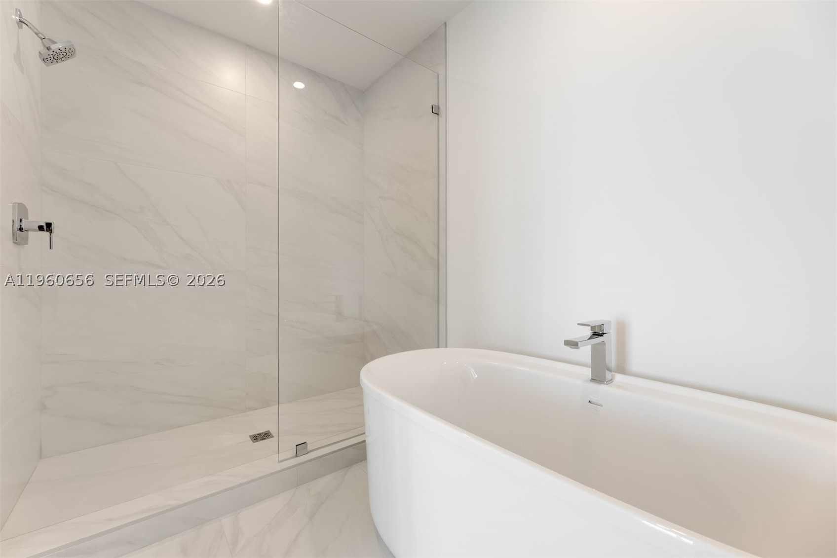 AURORA CONDOMINIUM - Residential