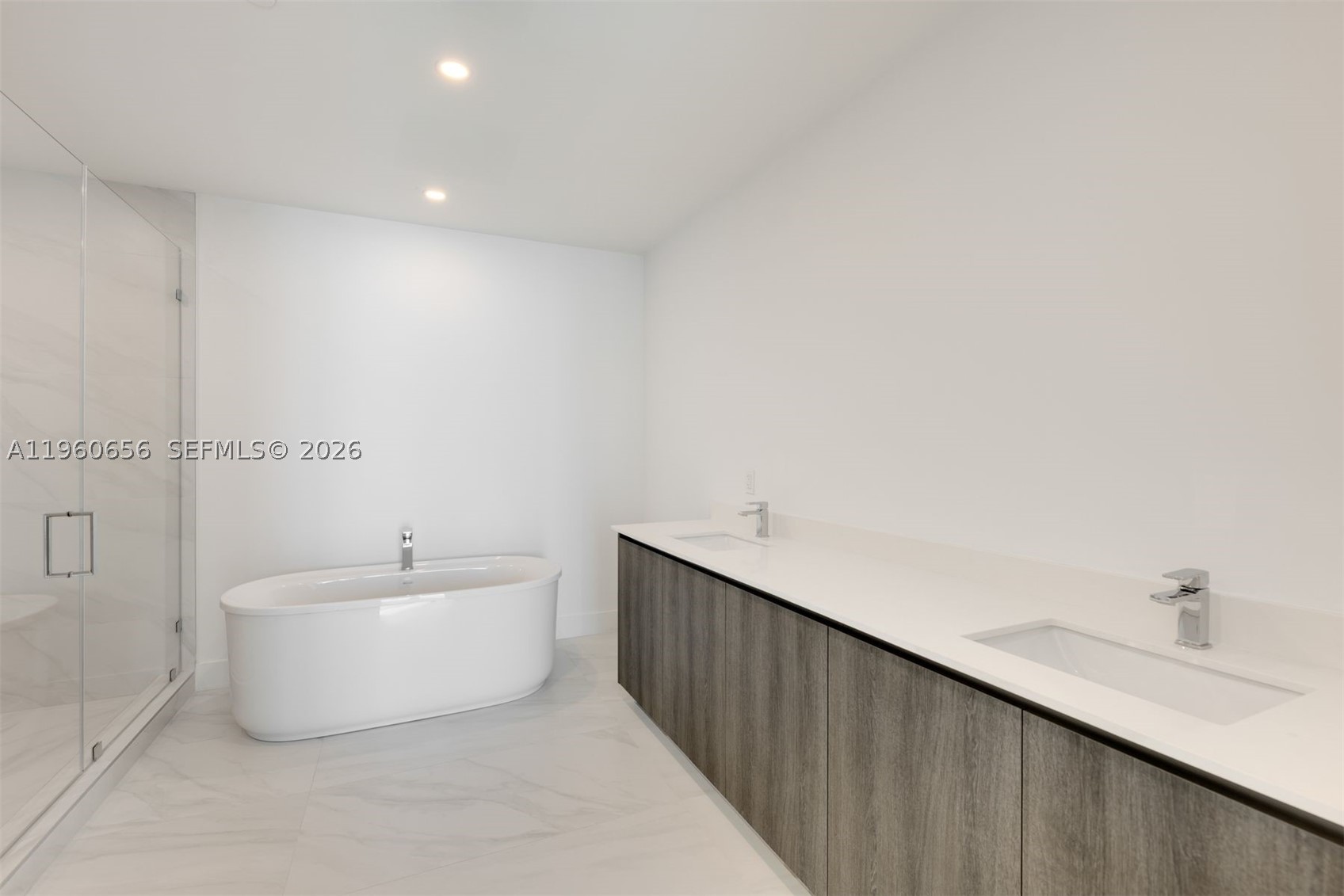 AURORA CONDOMINIUM - Residential