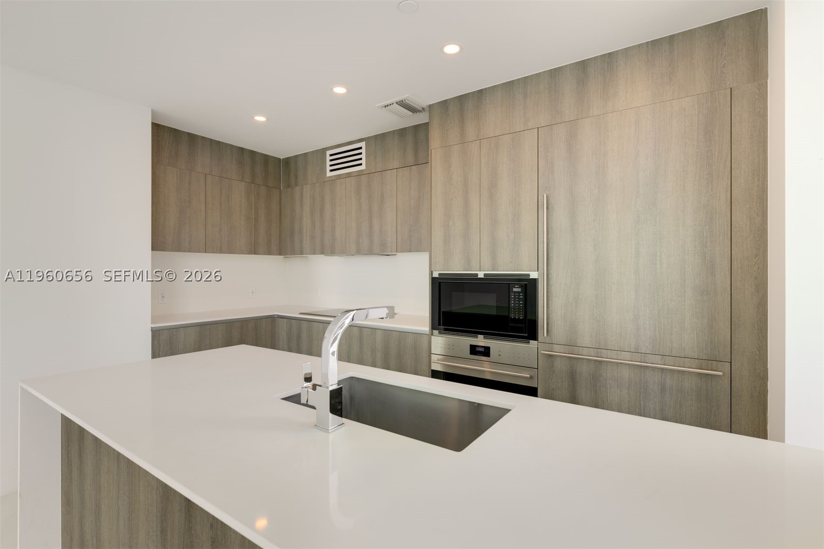 AURORA CONDOMINIUM - Residential