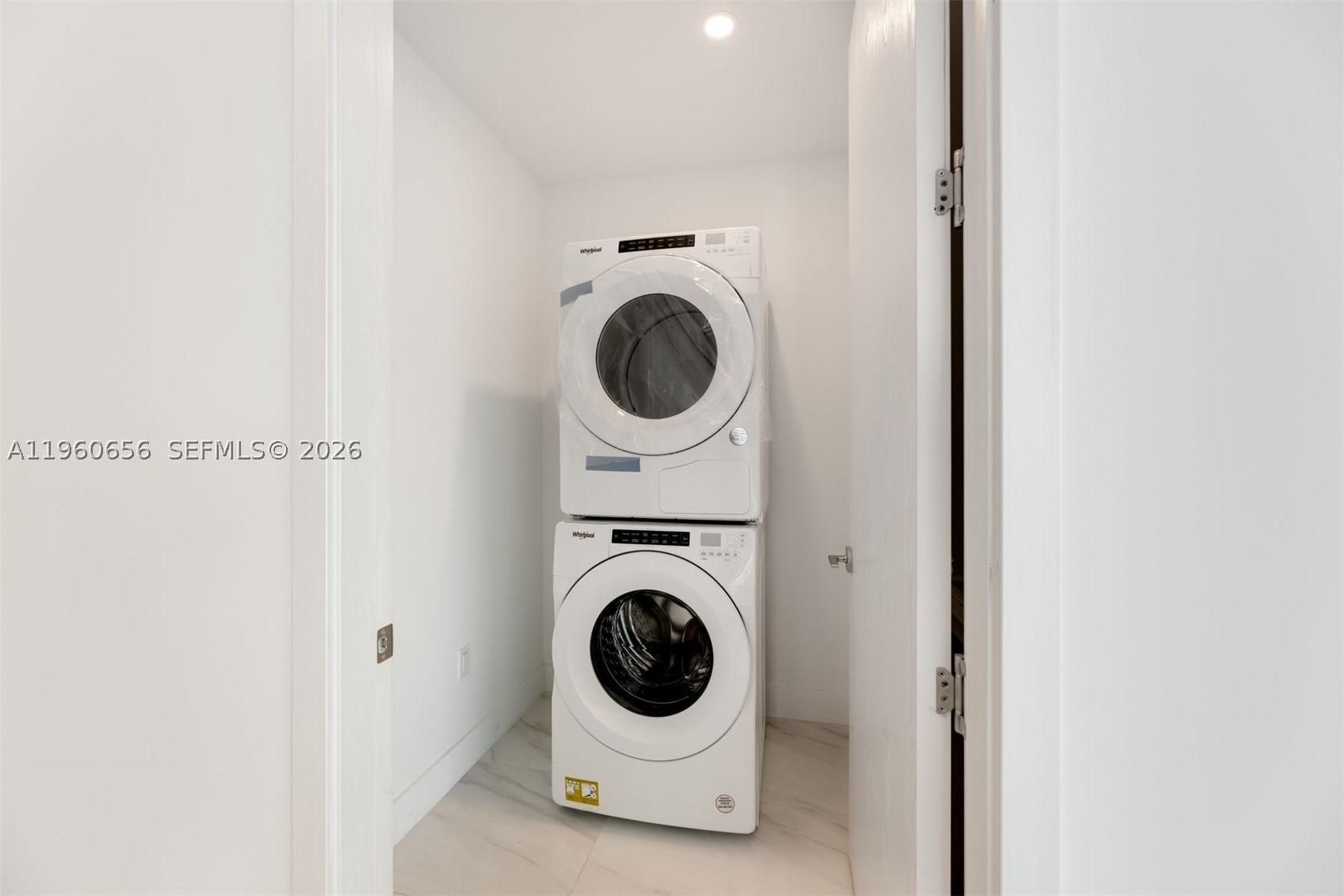 AURORA CONDOMINIUM - Residential