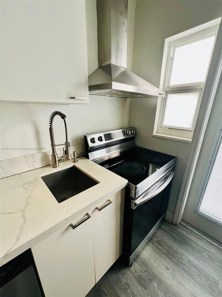 THE SENATE CONDO - Residential Lease