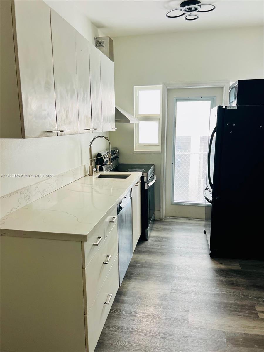 THE SENATE CONDO - Residential Lease