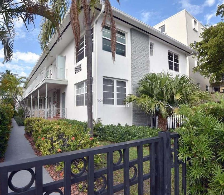 Location, location, location, this charming and quiet 1BD/1BA South Beach apartment is located steps from Lincoln Rd in a classic Art Deco building. Features include a great layout with tile floors throughout, high ceilings, updated kitchen, bathroom and closets, plus a large in-unit washer and dryer. Just steps away from restaurants, shopping, entertainment, and the beach—stylish, functional, and perfectly located.