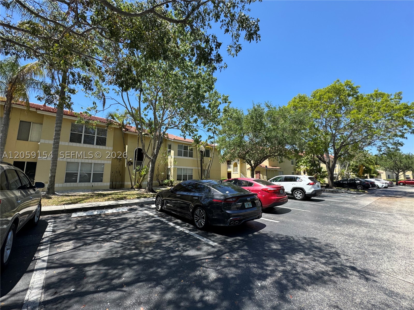 A Must see! Great Condition. Granite Counter top, Stainless steel appliances. Tankless Water Heater.
Great unit for first time homebuyers or Investors.