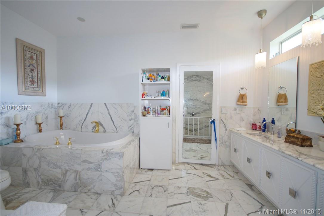 GOLDEN BEACH SEC D - Residential