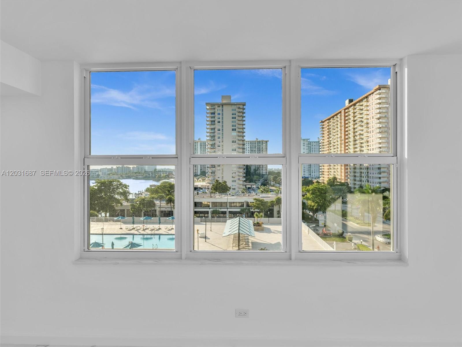 WINSTON TOWER 300 CONDO - Residential