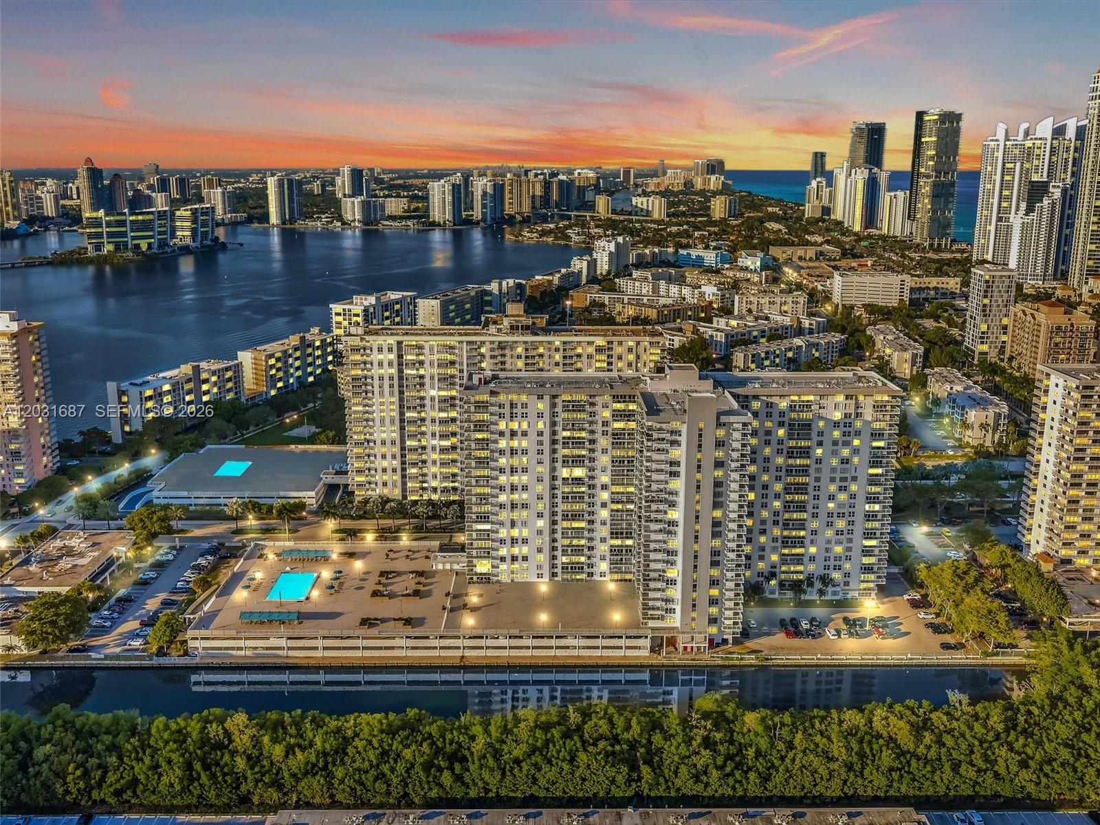 WINSTON TOWER 300 CONDO - Residential