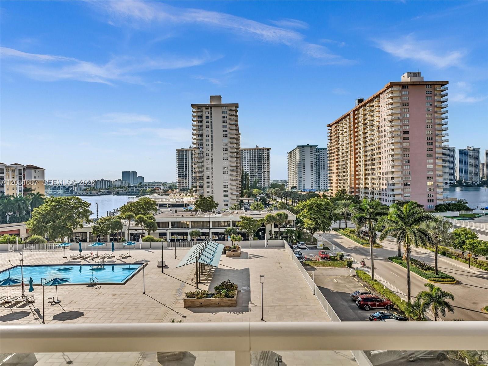 WINSTON TOWER 300 CONDO - Residential