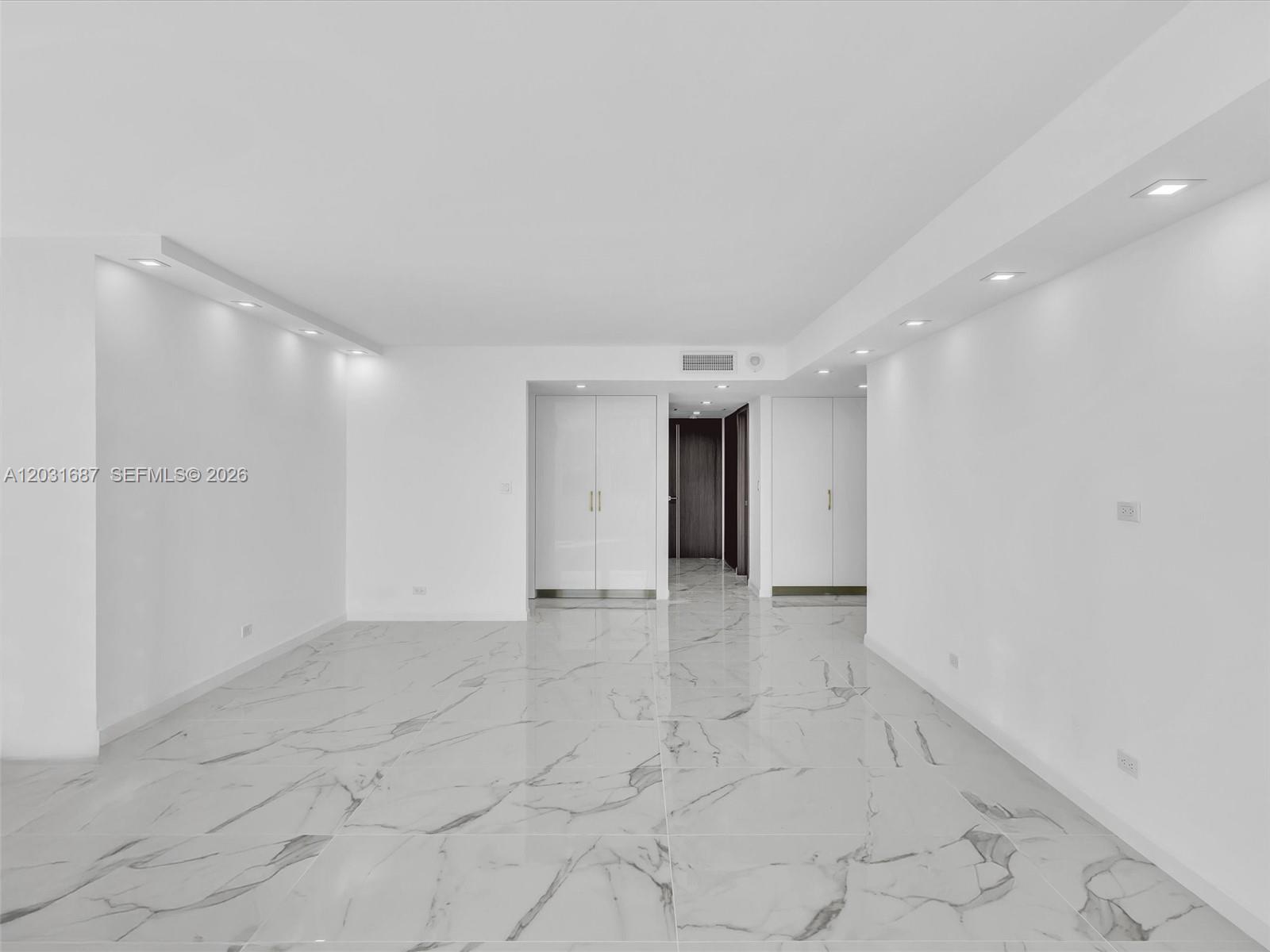 WINSTON TOWER 300 CONDO - Residential