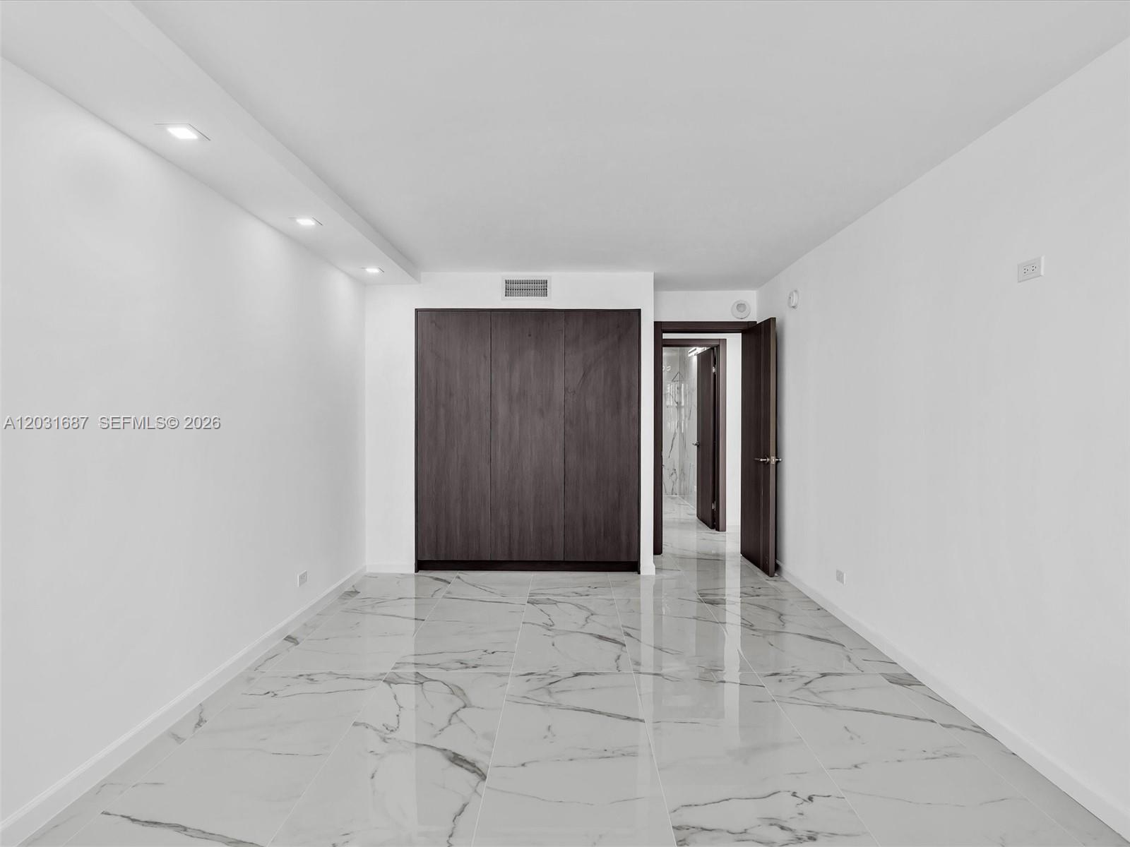 WINSTON TOWER 300 CONDO - Residential