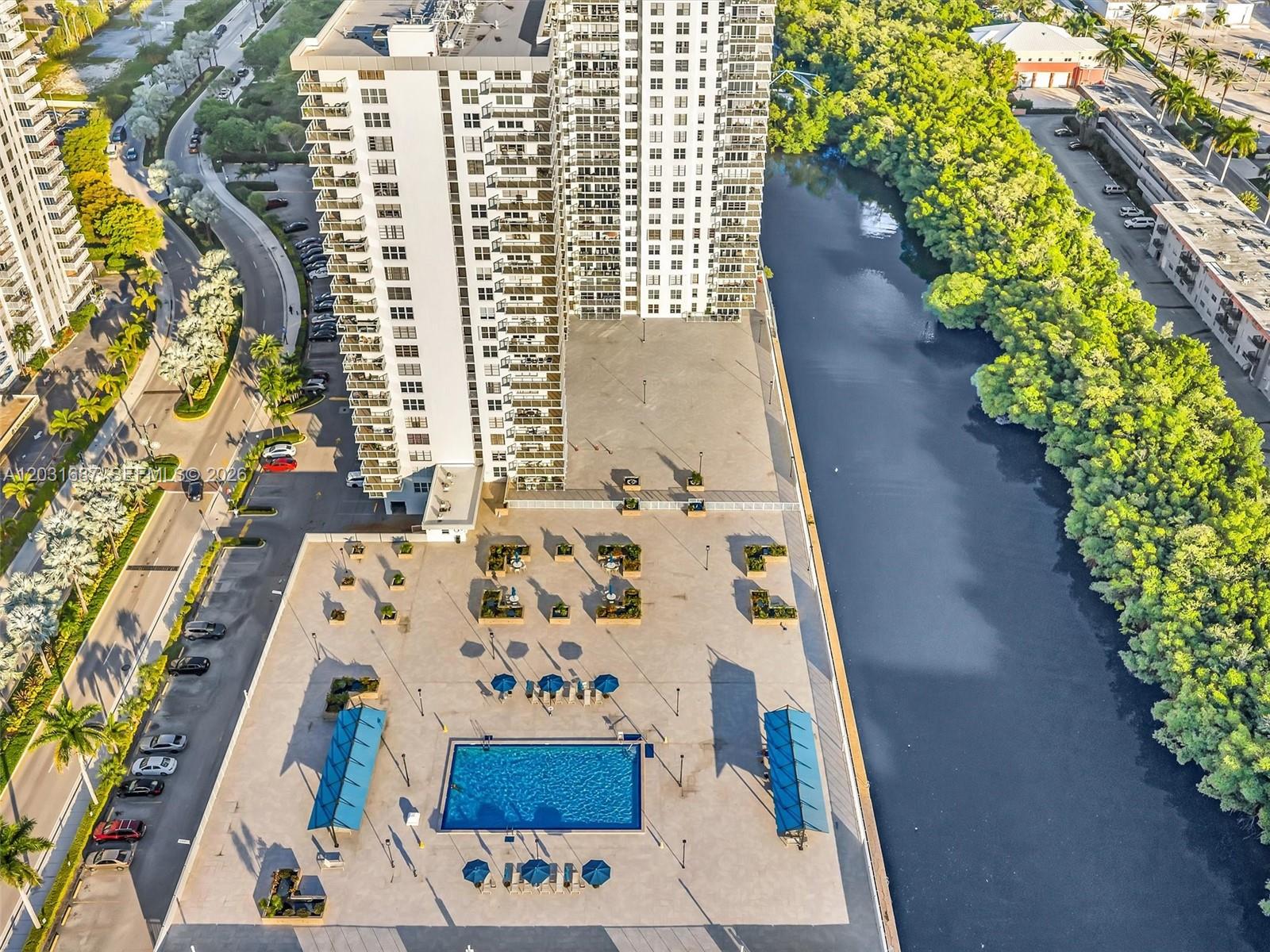 WINSTON TOWER 300 CONDO - Residential