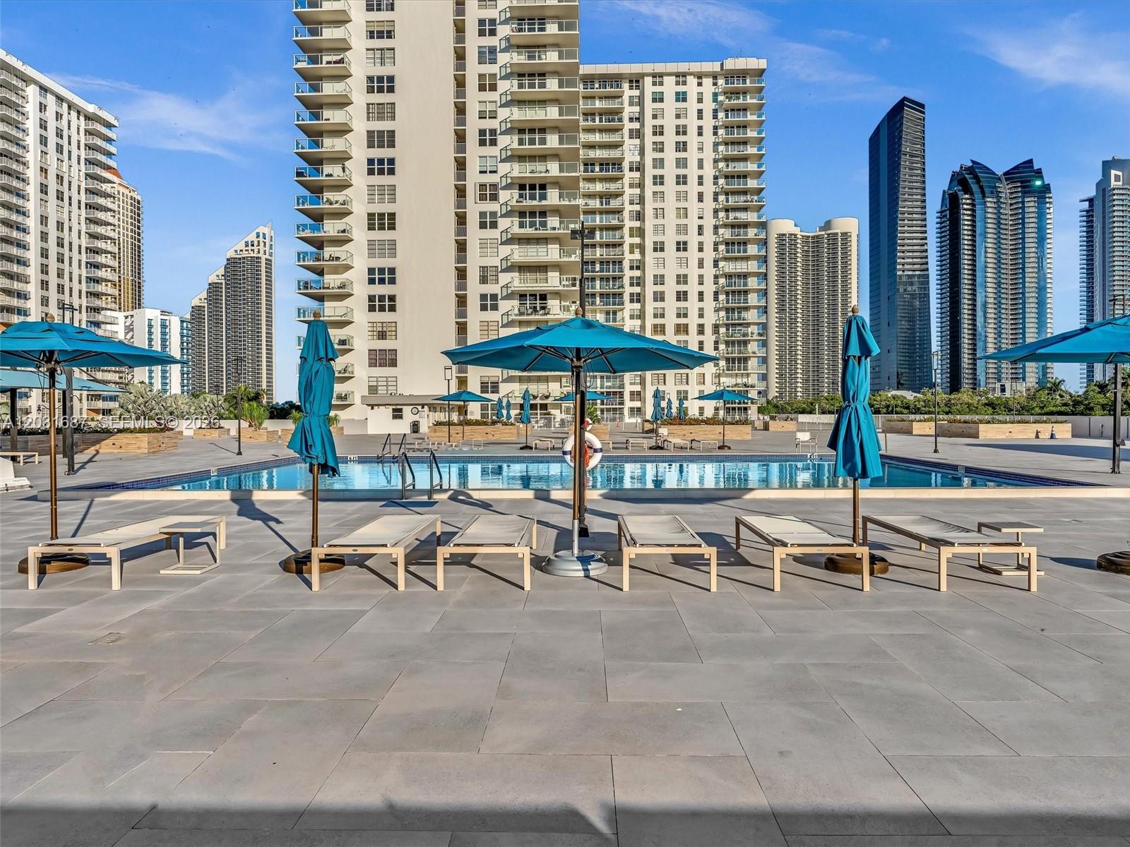 WINSTON TOWER 300 CONDO - Residential