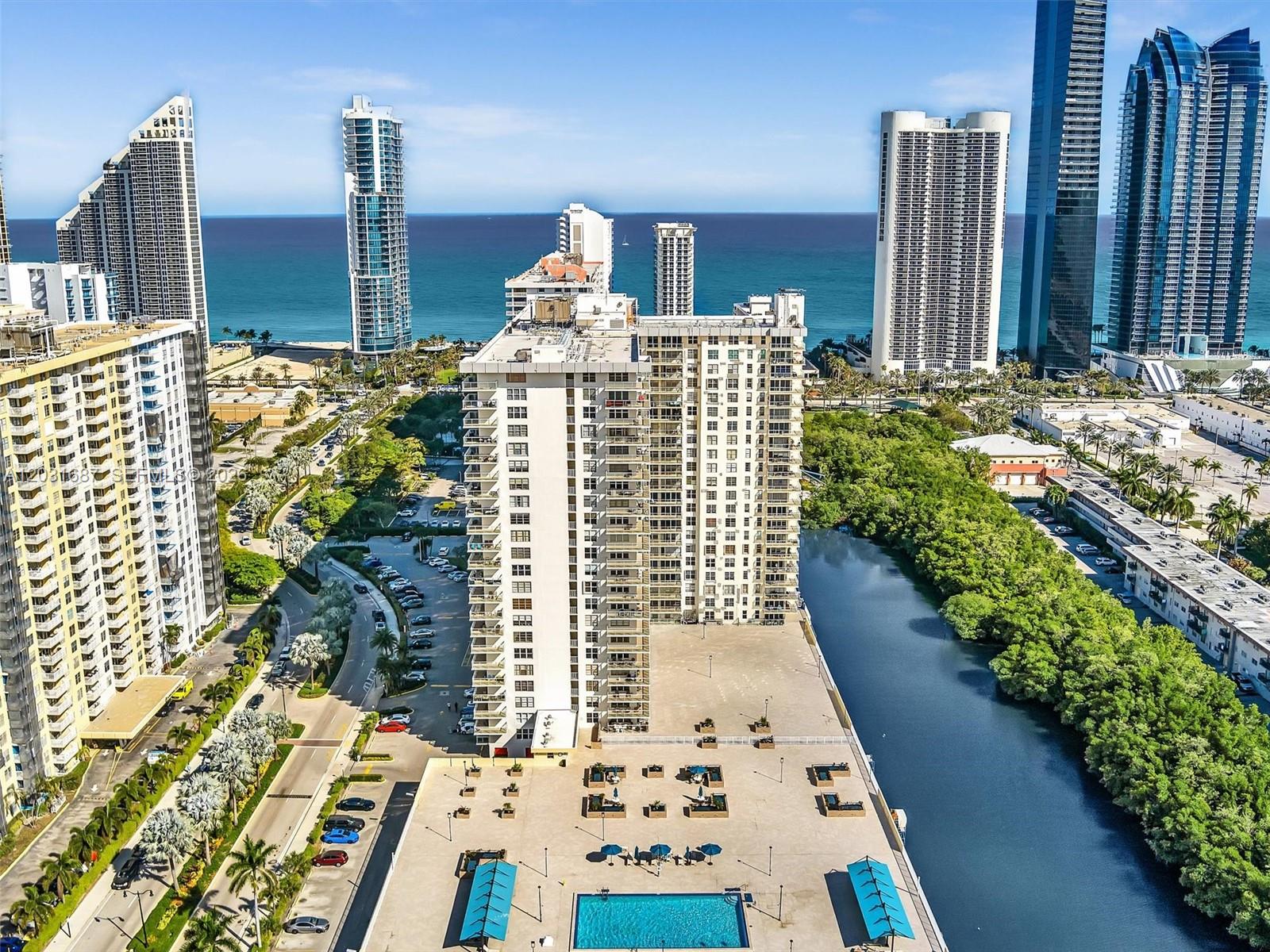 WINSTON TOWER 300 CONDO - Residential