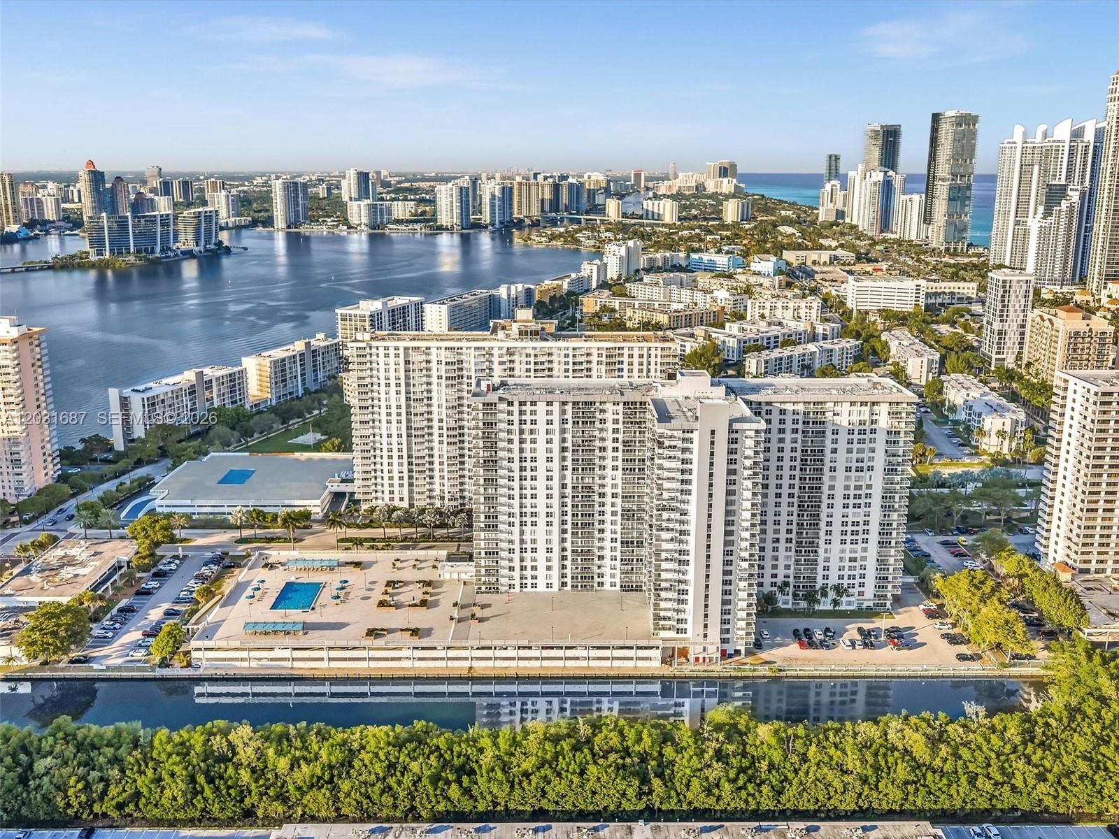 WINSTON TOWER 300 CONDO - Residential