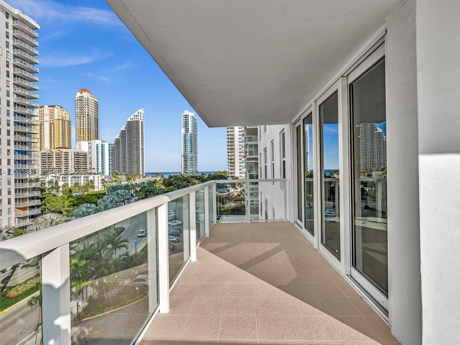 WINSTON TOWER 300 CONDO - Residential