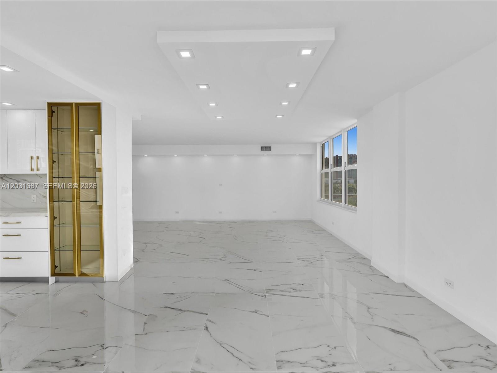 WINSTON TOWER 300 CONDO - Residential