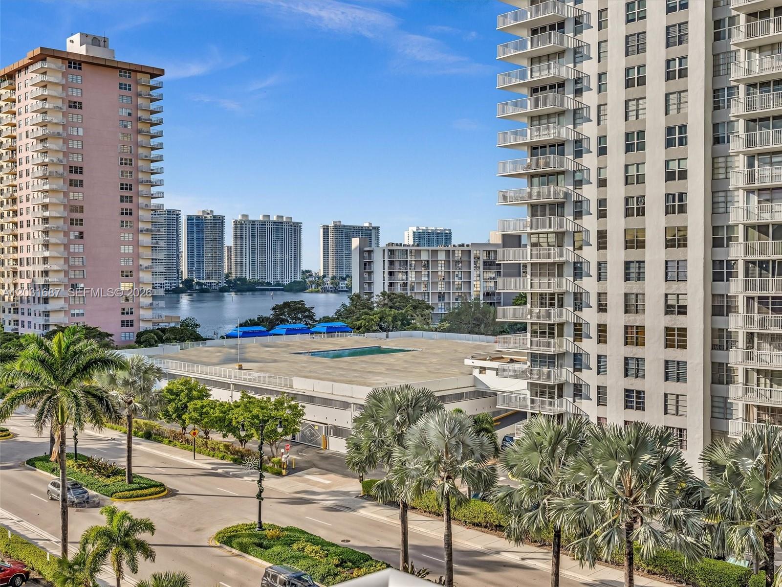 WINSTON TOWER 300 CONDO - Residential