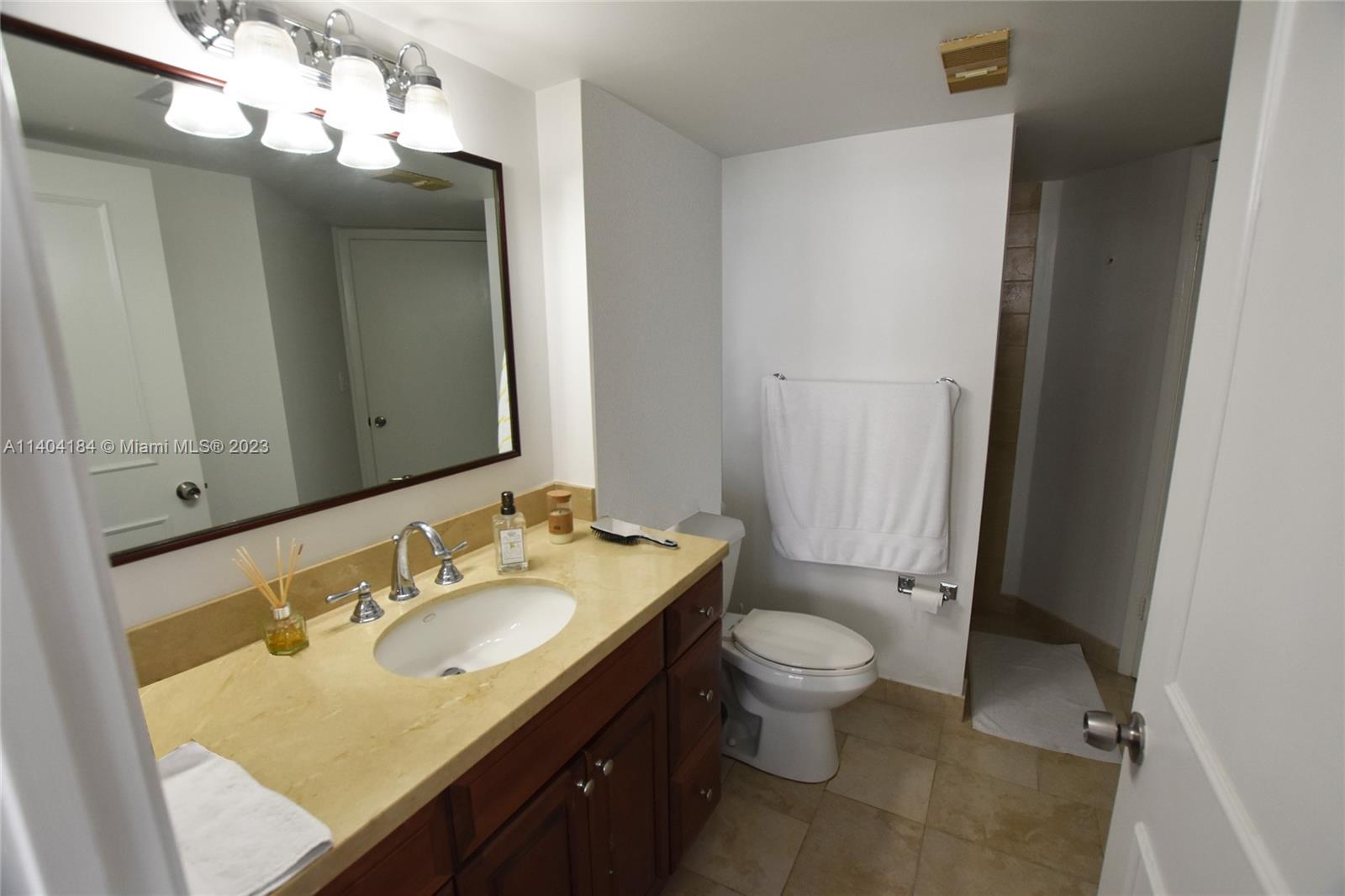 BRICKELL KEY II - Residential Lease