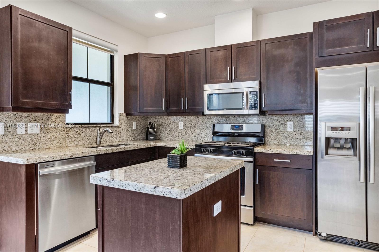 SAWGRASS LAKES - Residential