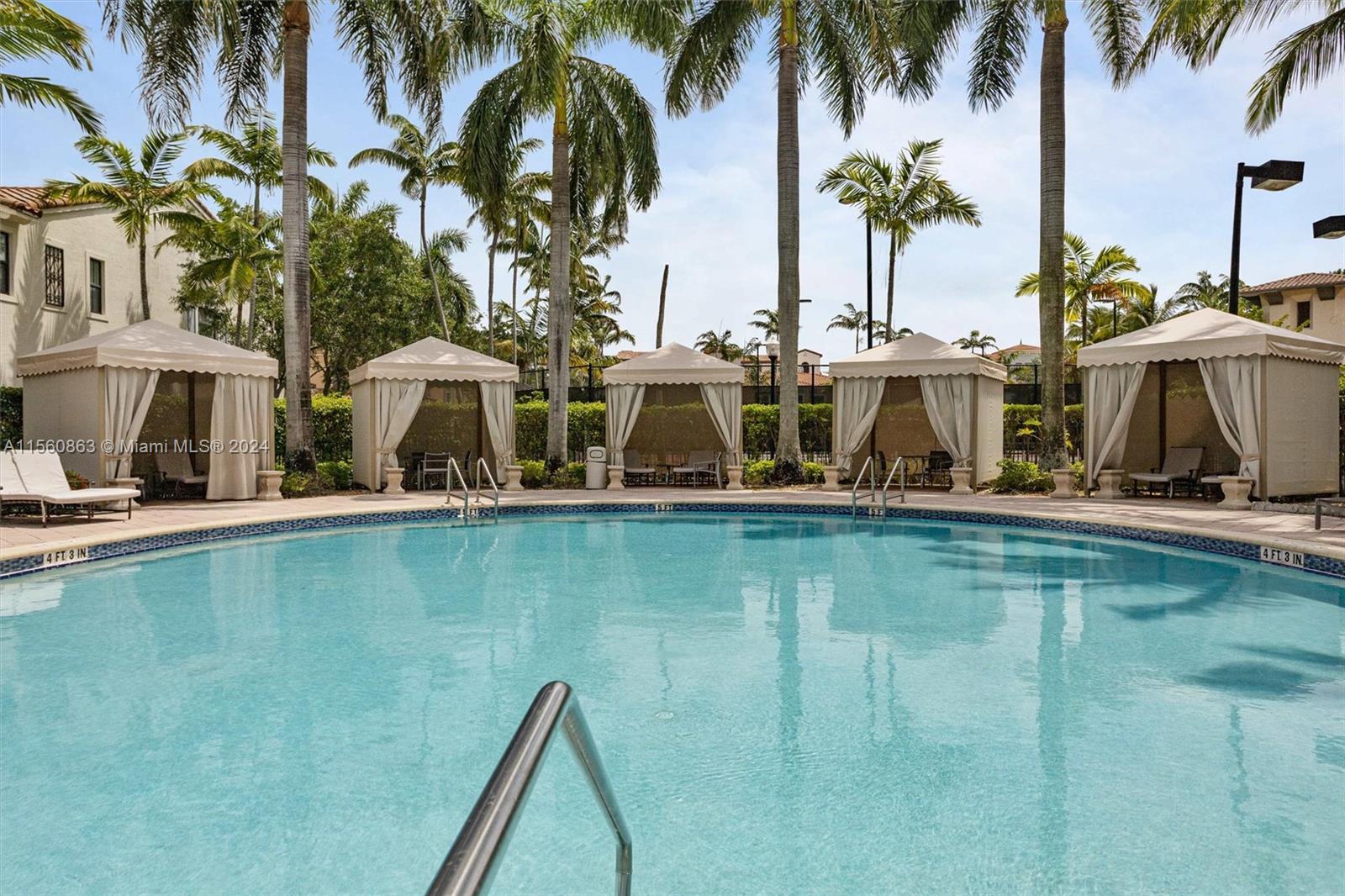 SAWGRASS LAKES - Residential
