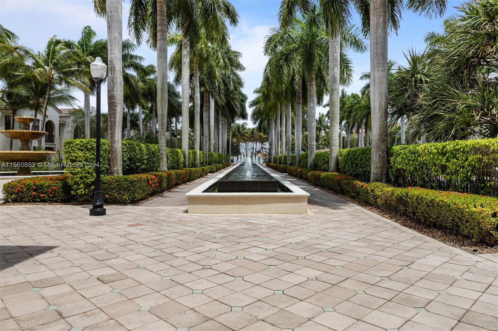 SAWGRASS LAKES - Residential