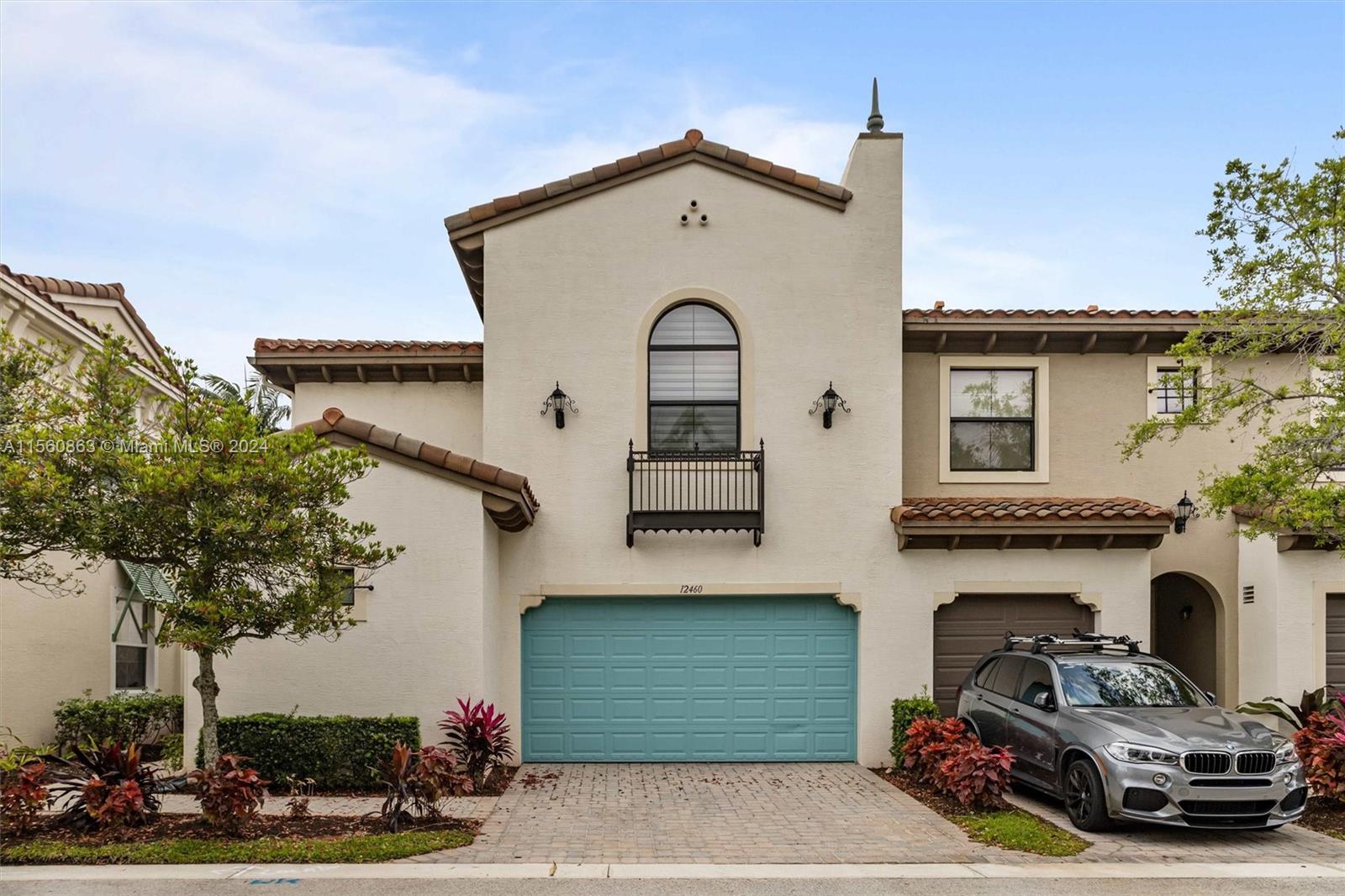 SAWGRASS LAKES - Residential