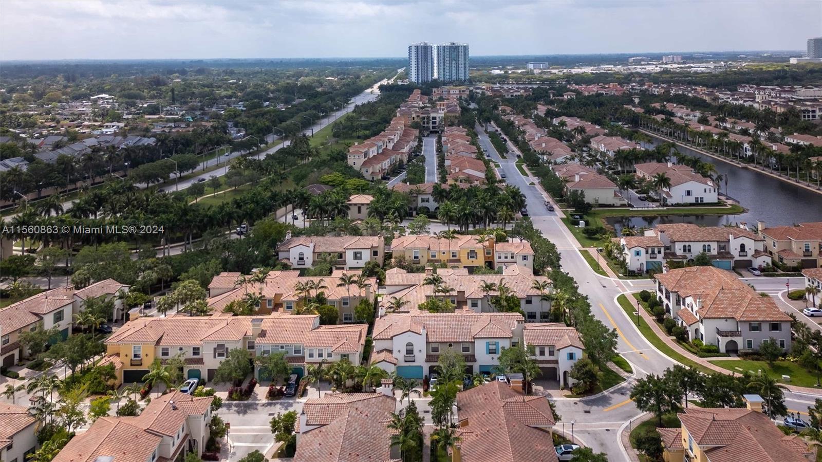 SAWGRASS LAKES - Residential