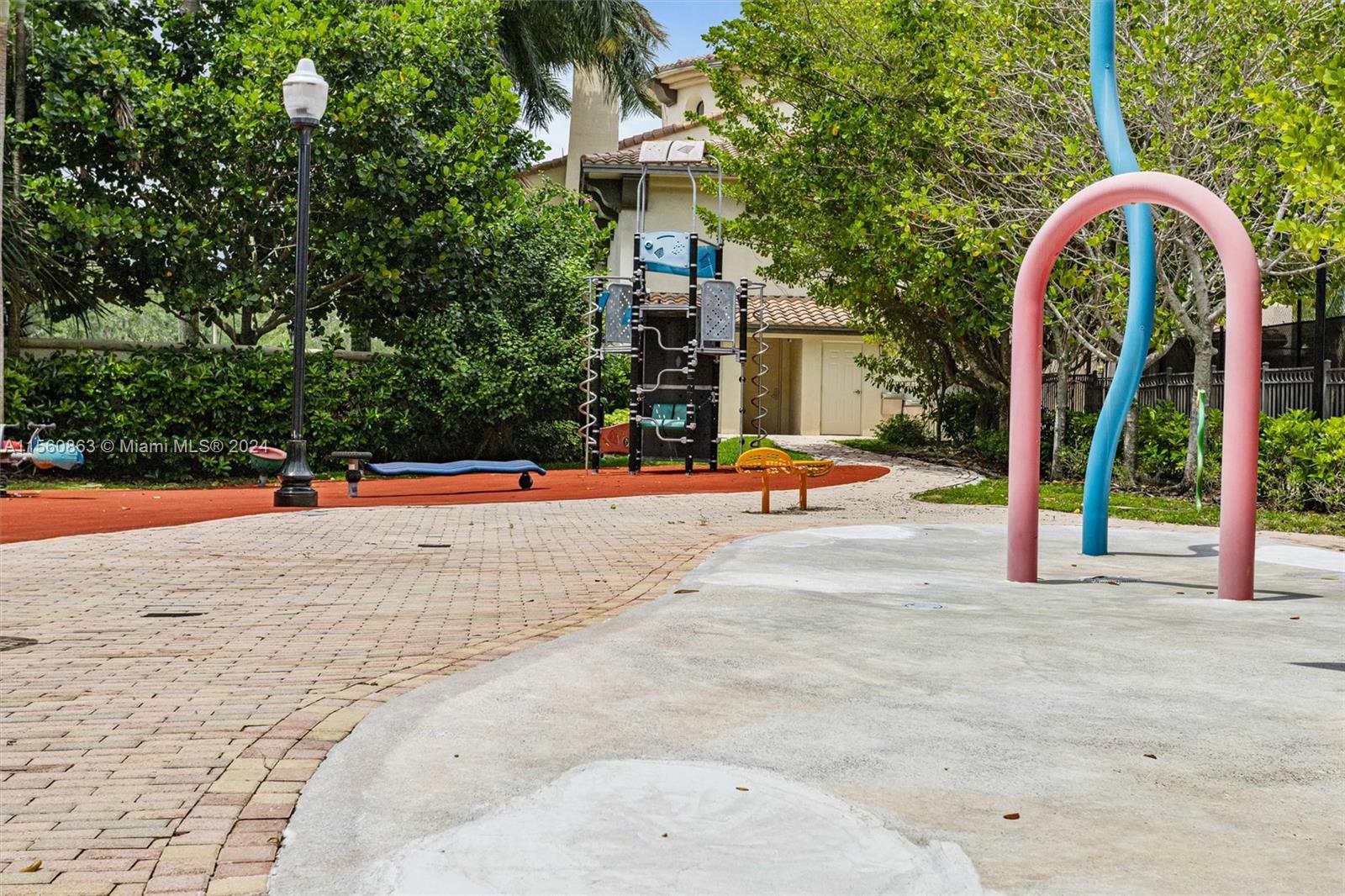 SAWGRASS LAKES - Residential