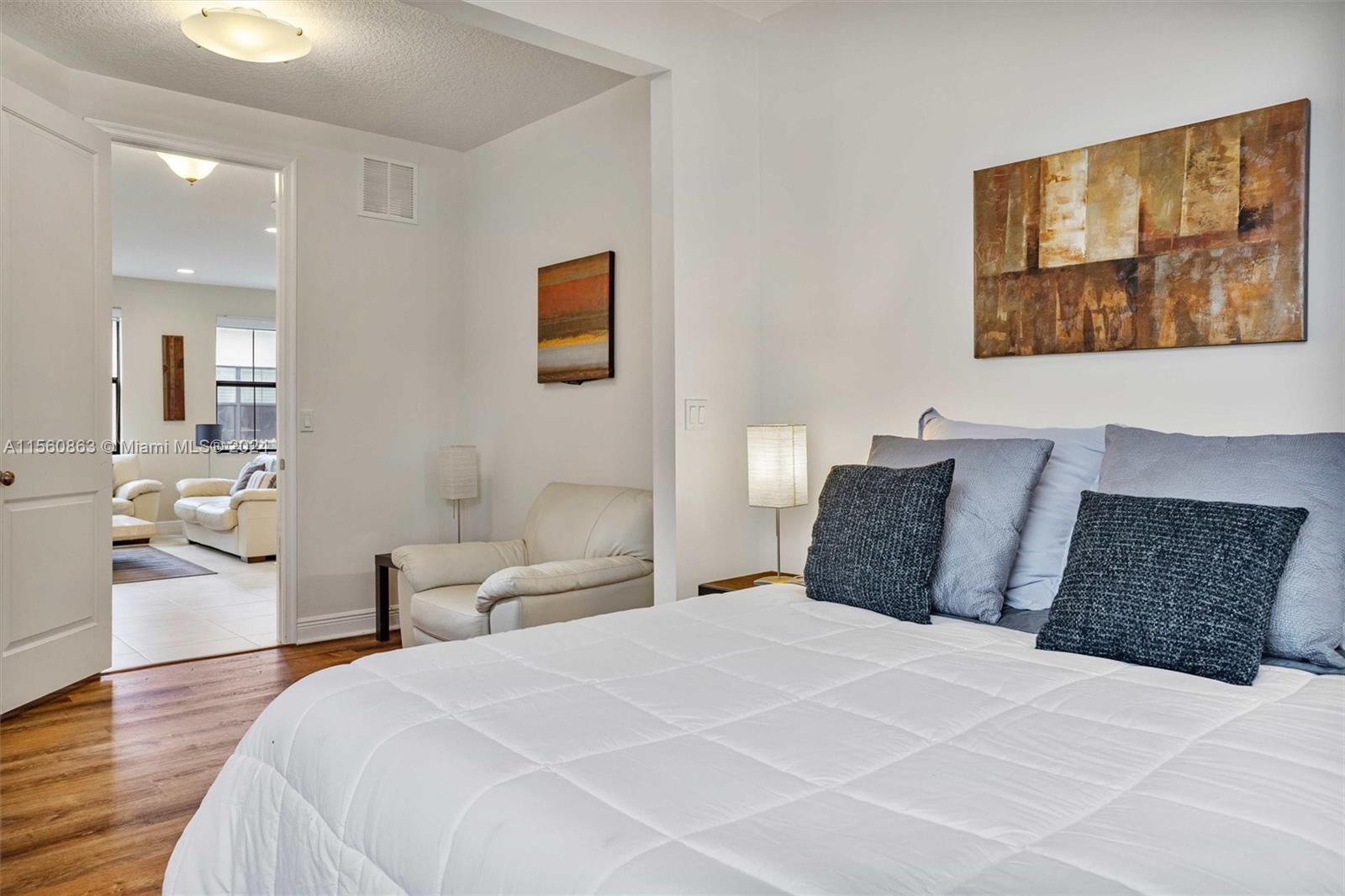 SAWGRASS LAKES - Residential