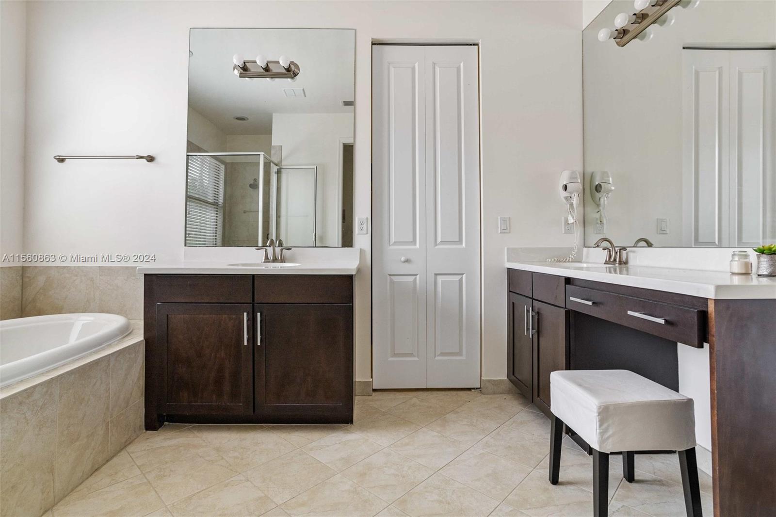 SAWGRASS LAKES - Residential