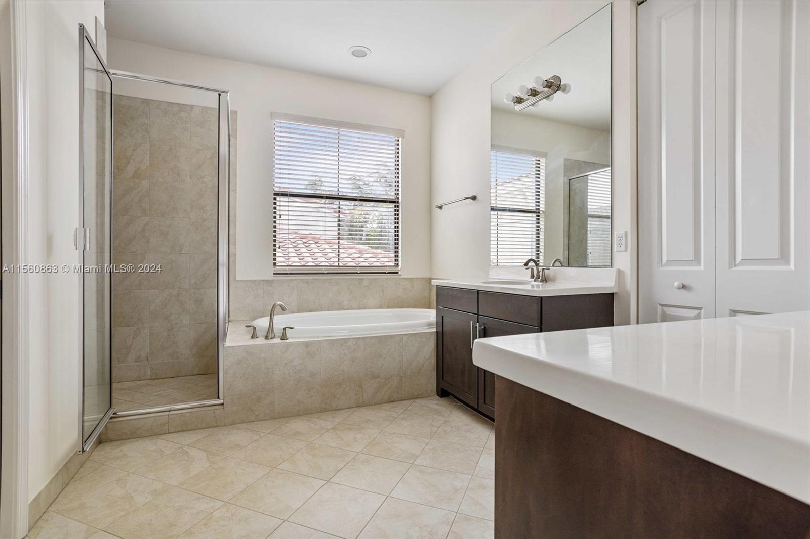 SAWGRASS LAKES - Residential