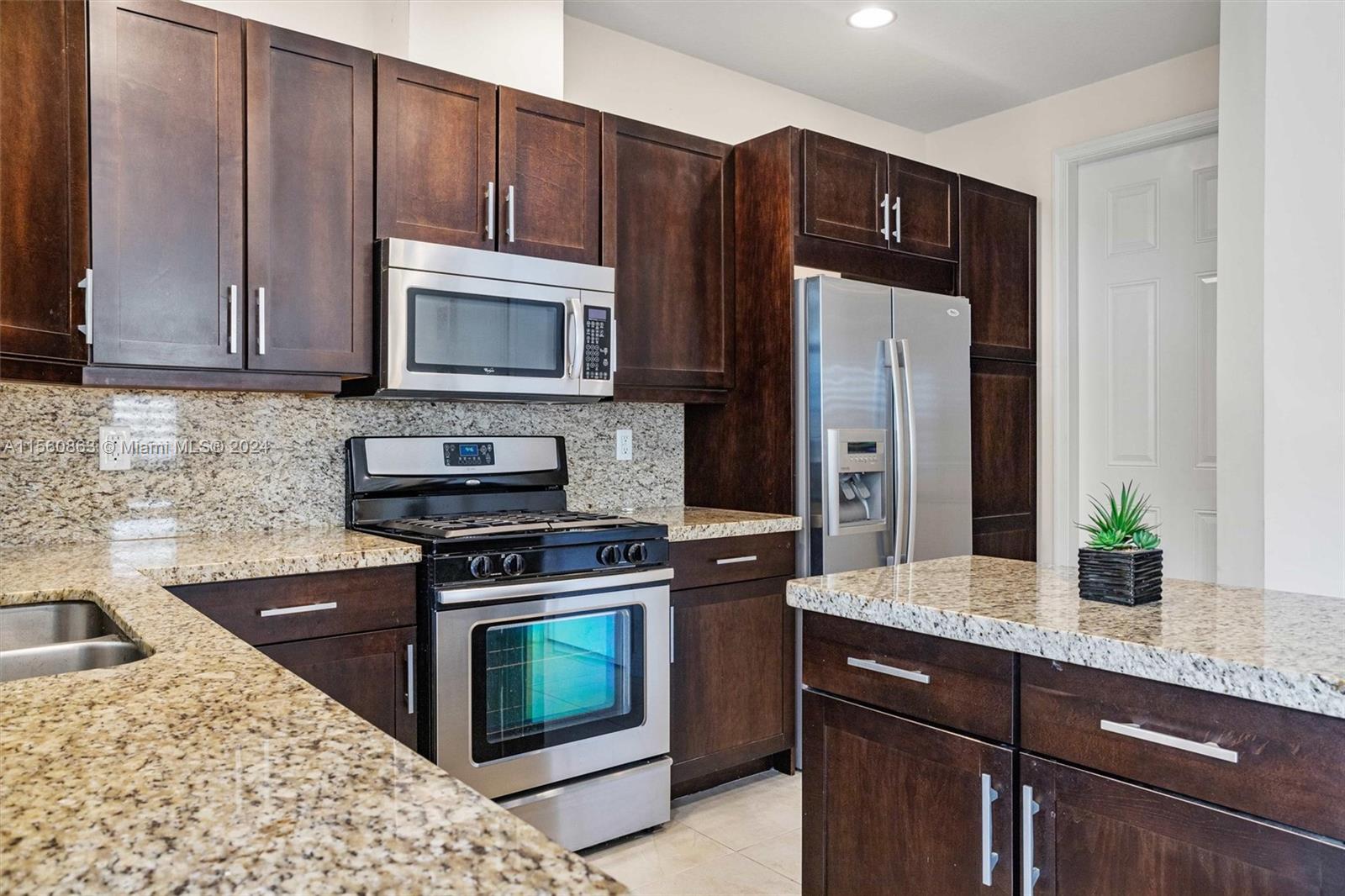 SAWGRASS LAKES - Residential