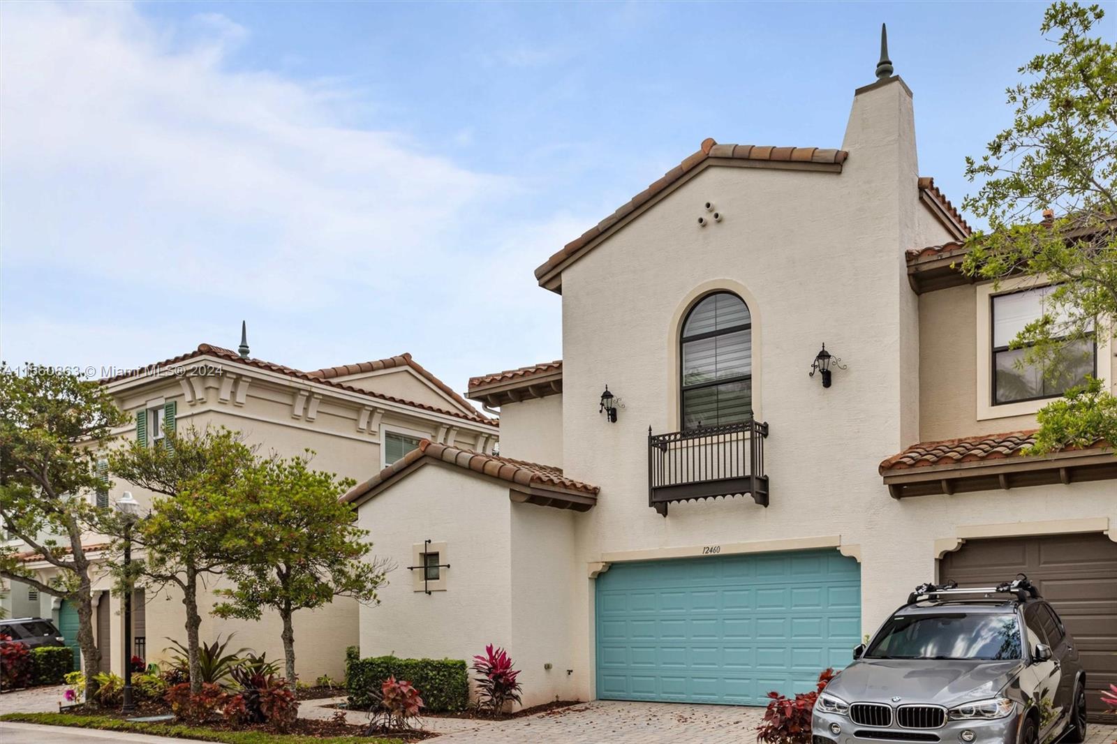 SAWGRASS LAKES - Residential
