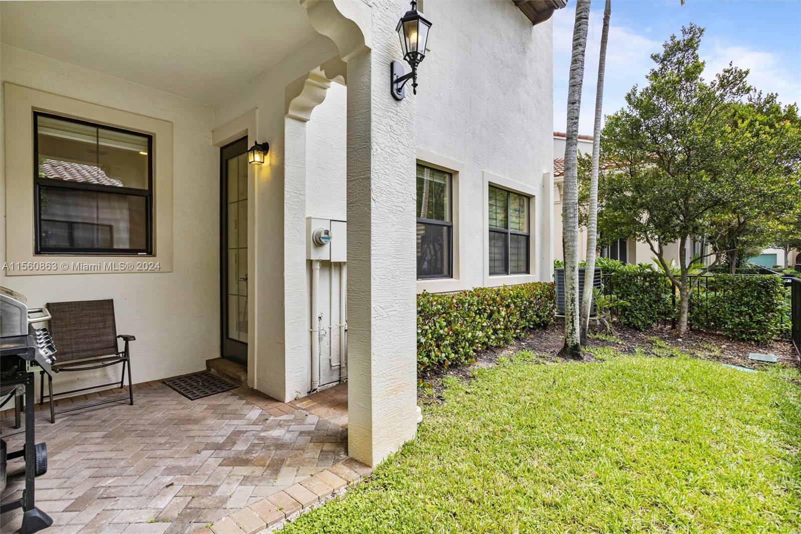 SAWGRASS LAKES - Residential