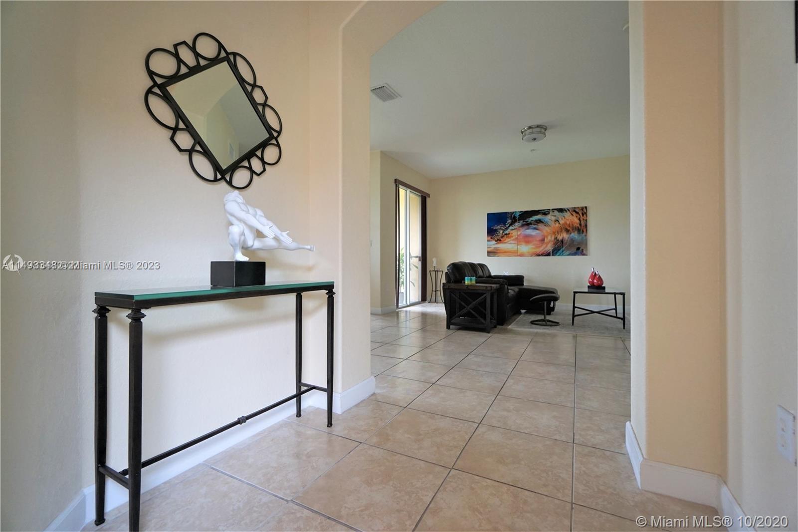 FONTAINBLEAU LAKES COURTY - Residential Lease