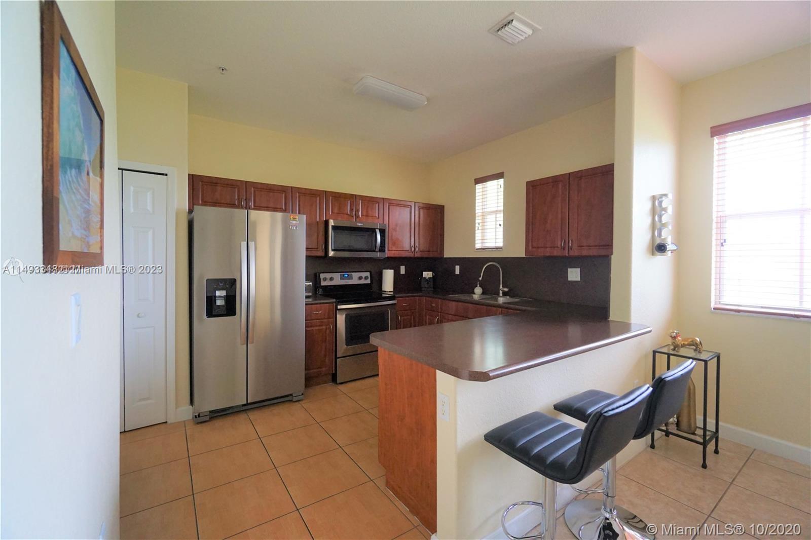 FONTAINBLEAU LAKES COURTY - Residential Lease