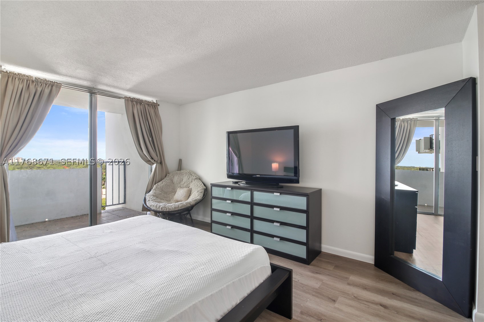 COMMODORE PLAZA CONDO - Residential