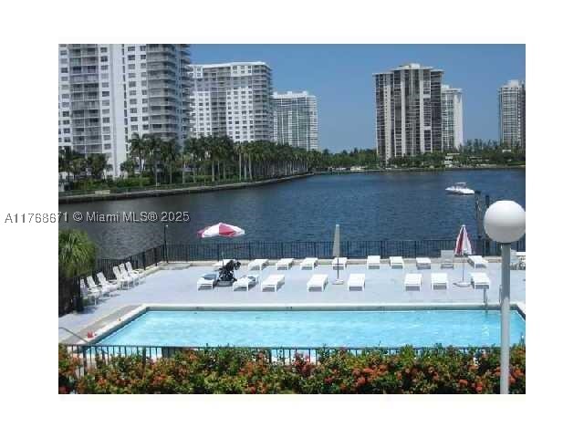 COMMODORE PLAZA CONDO - Residential