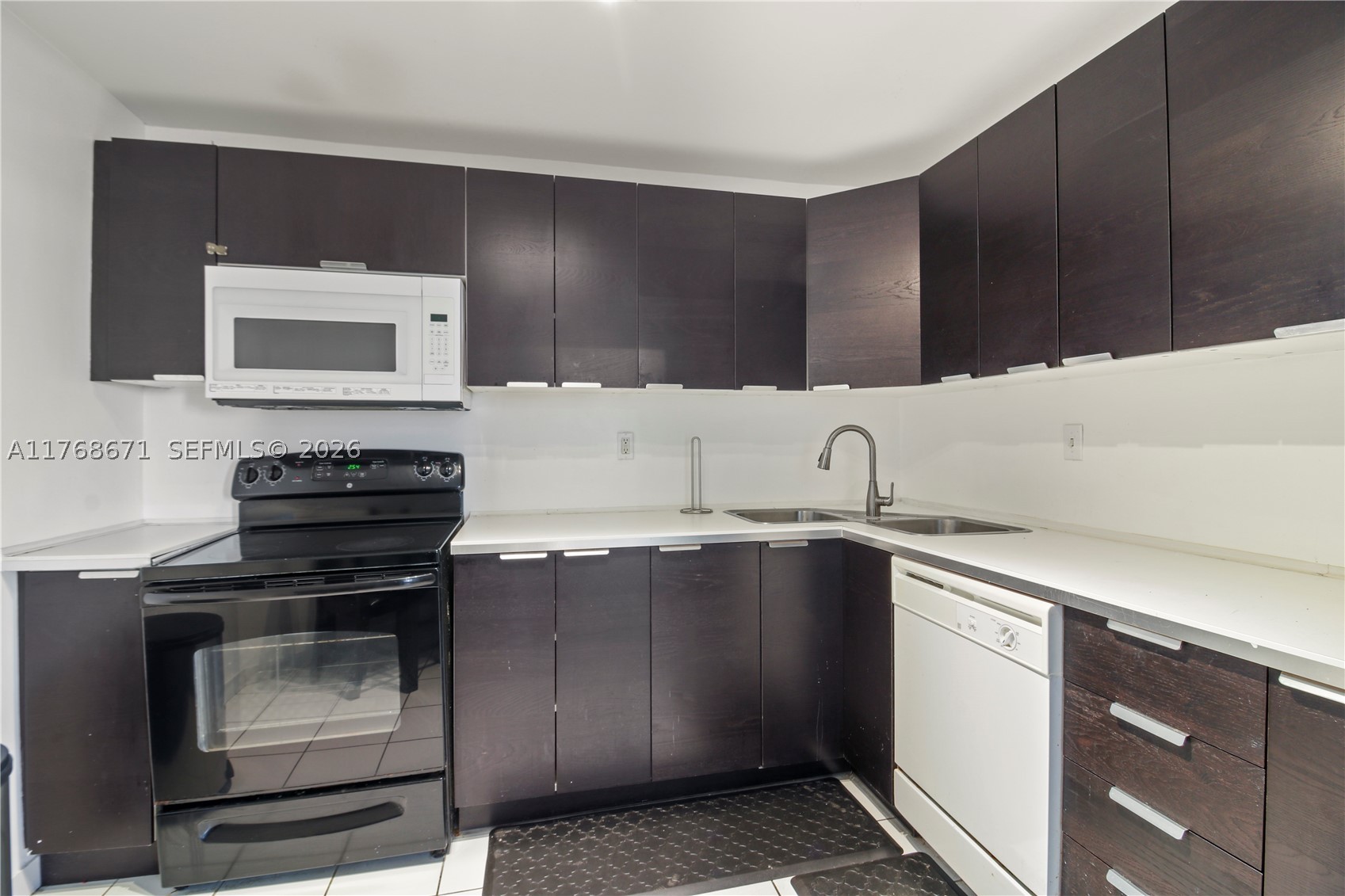 COMMODORE PLAZA CONDO - Residential