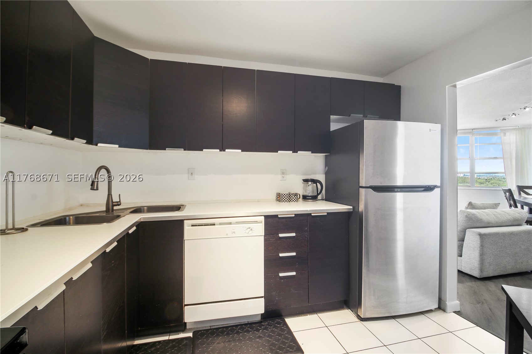 COMMODORE PLAZA CONDO - Residential