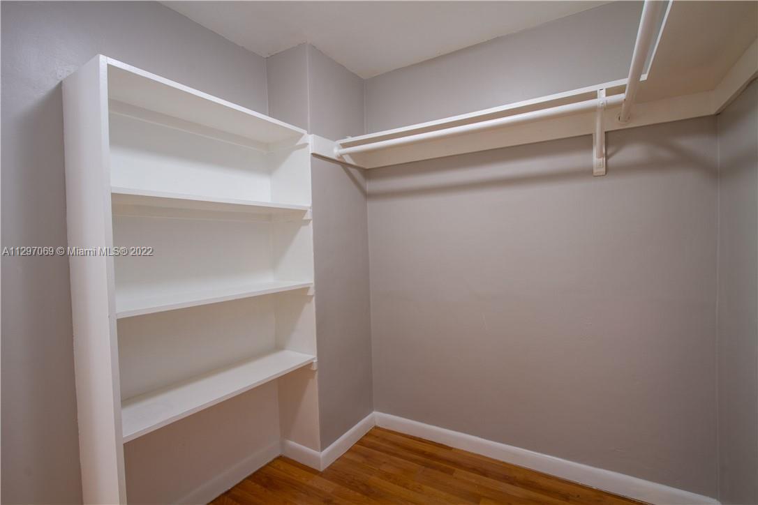 EASTERN SHORES WHITE HOUS - Residential Lease