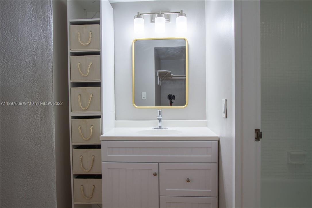 EASTERN SHORES WHITE HOUS - Residential Lease
