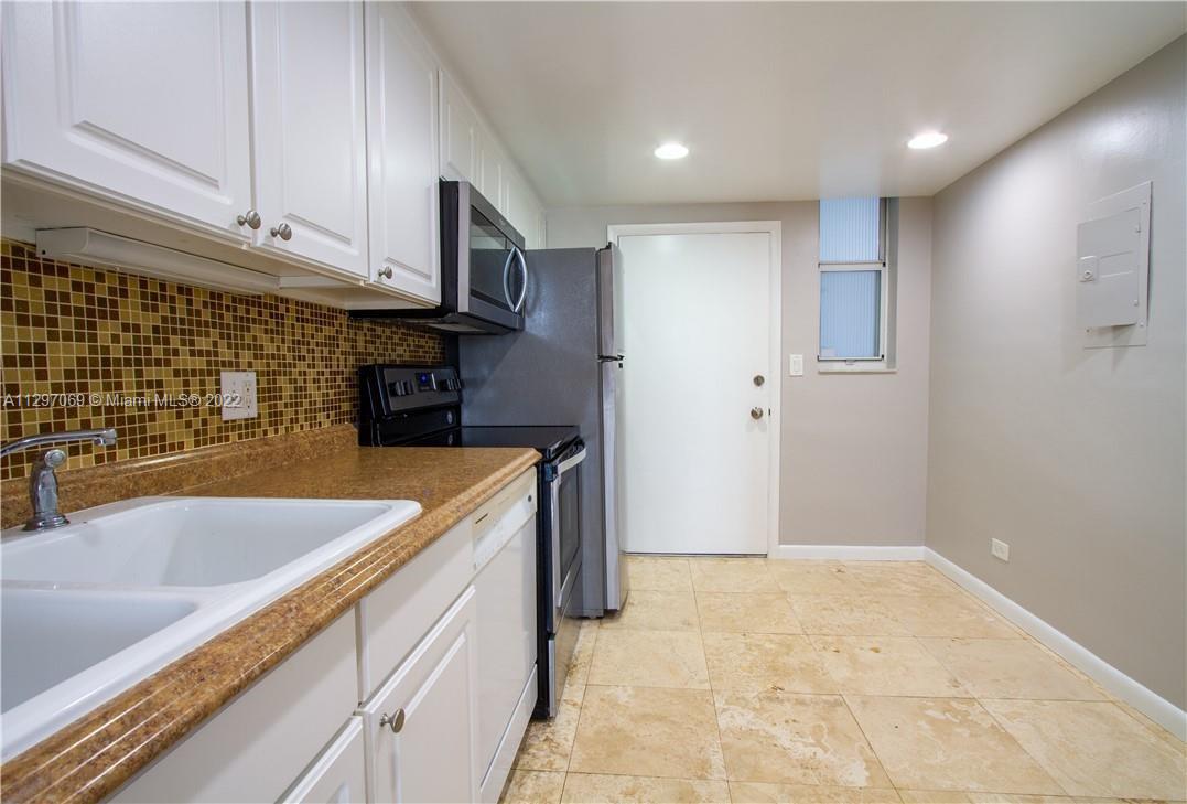 EASTERN SHORES WHITE HOUS - Residential Lease