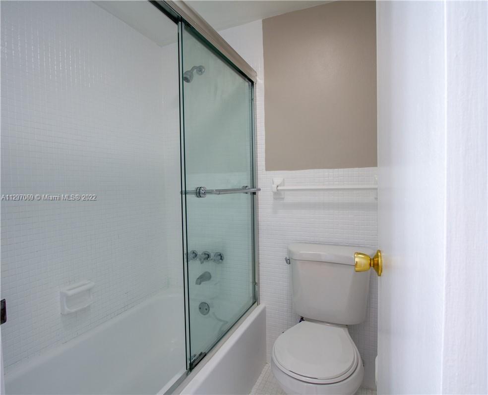EASTERN SHORES WHITE HOUS - Residential Lease