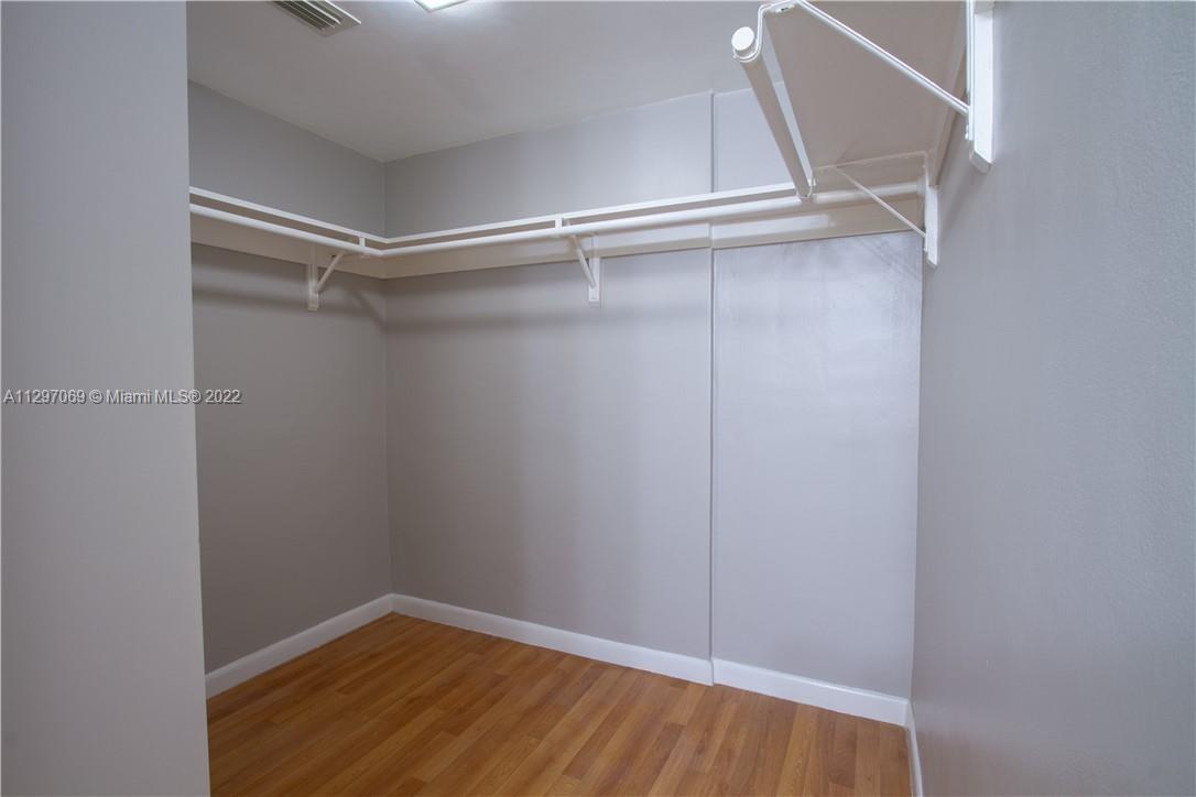 EASTERN SHORES WHITE HOUS - Residential Lease