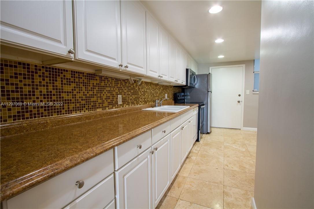 EASTERN SHORES WHITE HOUS - Residential Lease