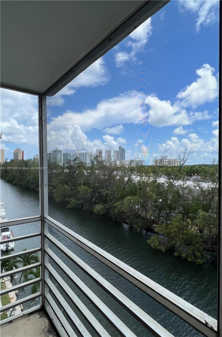 EASTERN SHORES WHITE HOUS - Residential Lease