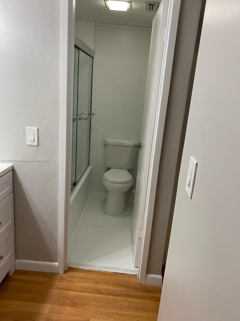 EASTERN SHORES WHITE HOUS - Residential Lease